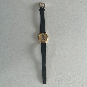 Vintage Mickey Mouse watch. Good condition